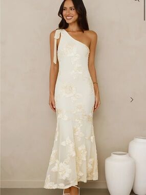Hello Molly One-Shoulder Yellow Floral Embroidered Maxi